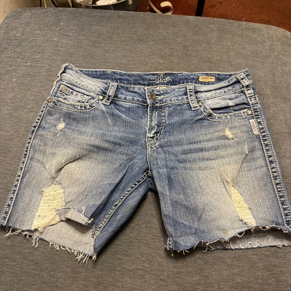 Silver Jean Co Frances Distressed Denim Cut Off Shorts Light Wash Womens Size 31